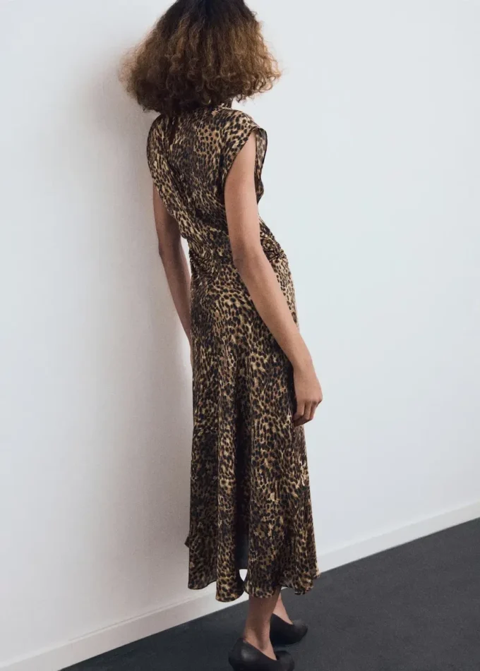 Robe en satin imprimé léopard Robe en satin imprimé léopard