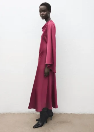 Robe en satin à manches évasées