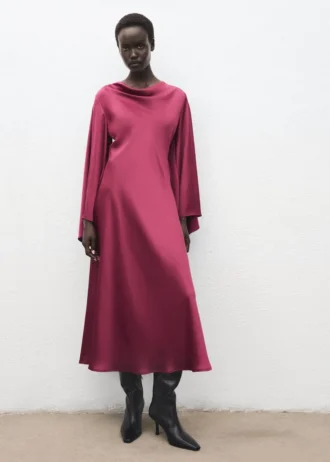 Robe en satin à manches évasées