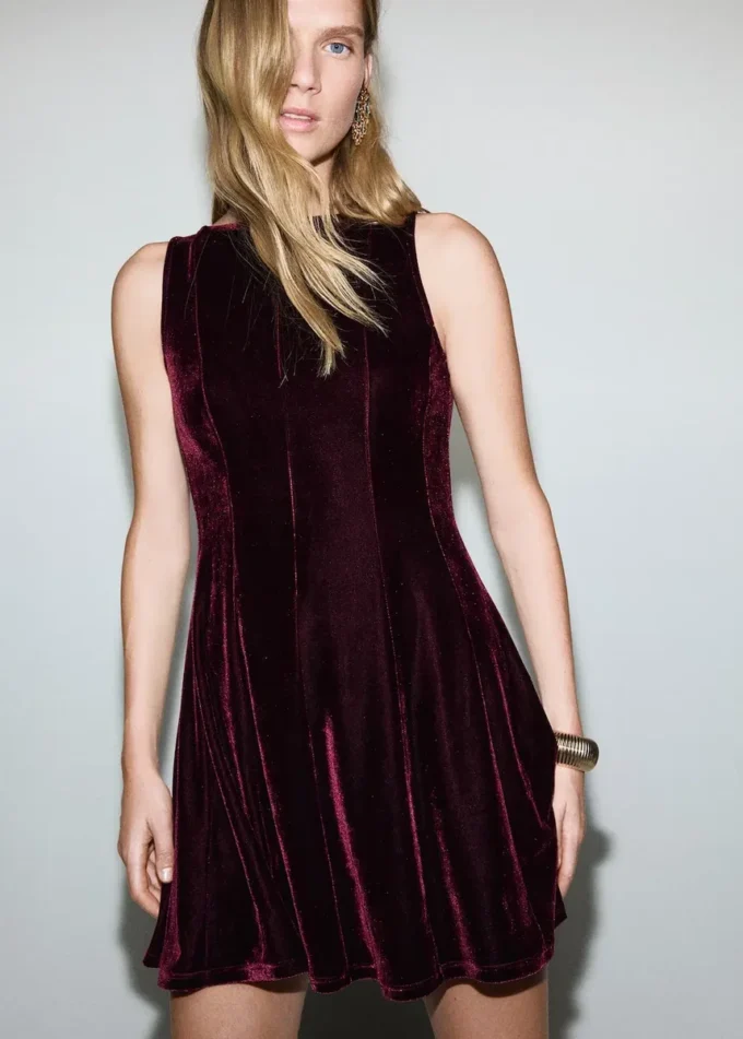 Robe en velours avec coutures Robe en velours avec coutures