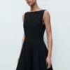 Robe à encolure bateau et plis Robe à encolure bateau et plis