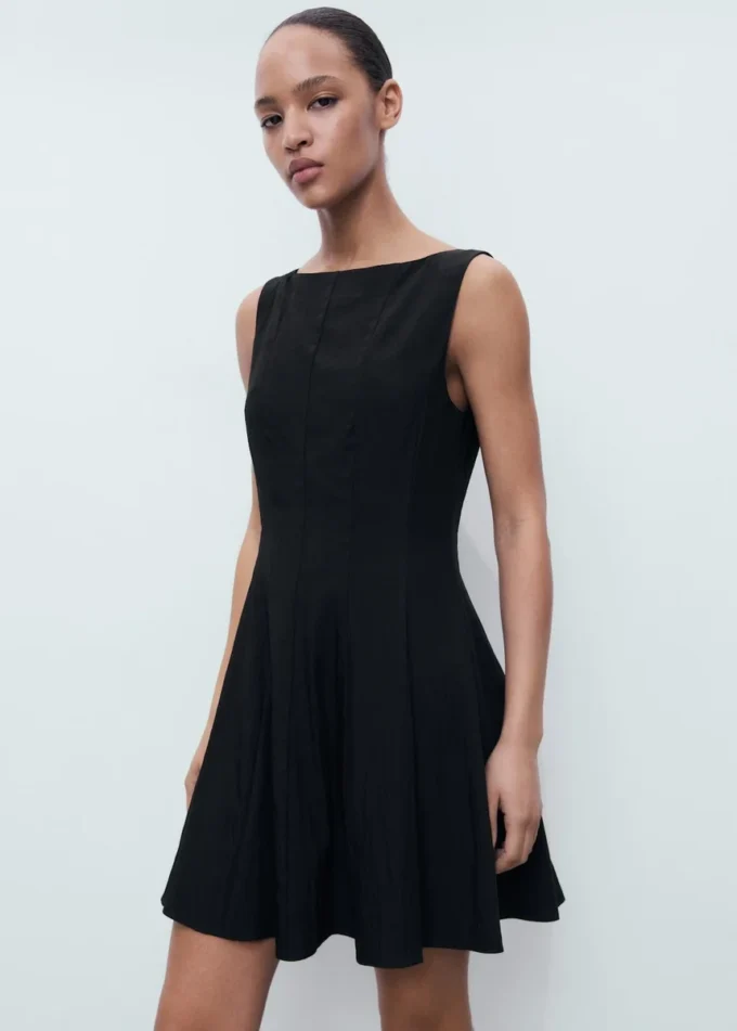 Robe à encolure bateau et plis Robe à encolure bateau et plis