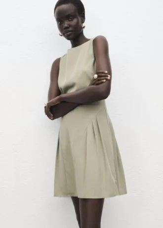 Robe à encolure bateau et plis