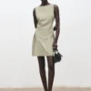 Robe à encolure bateau et plis Robe à encolure bateau et plis