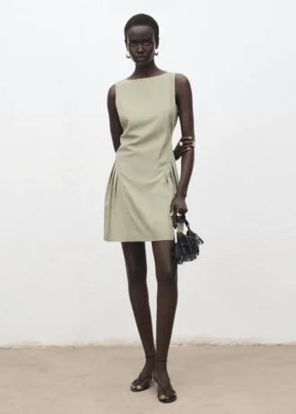 Robe à encolure bateau et plis