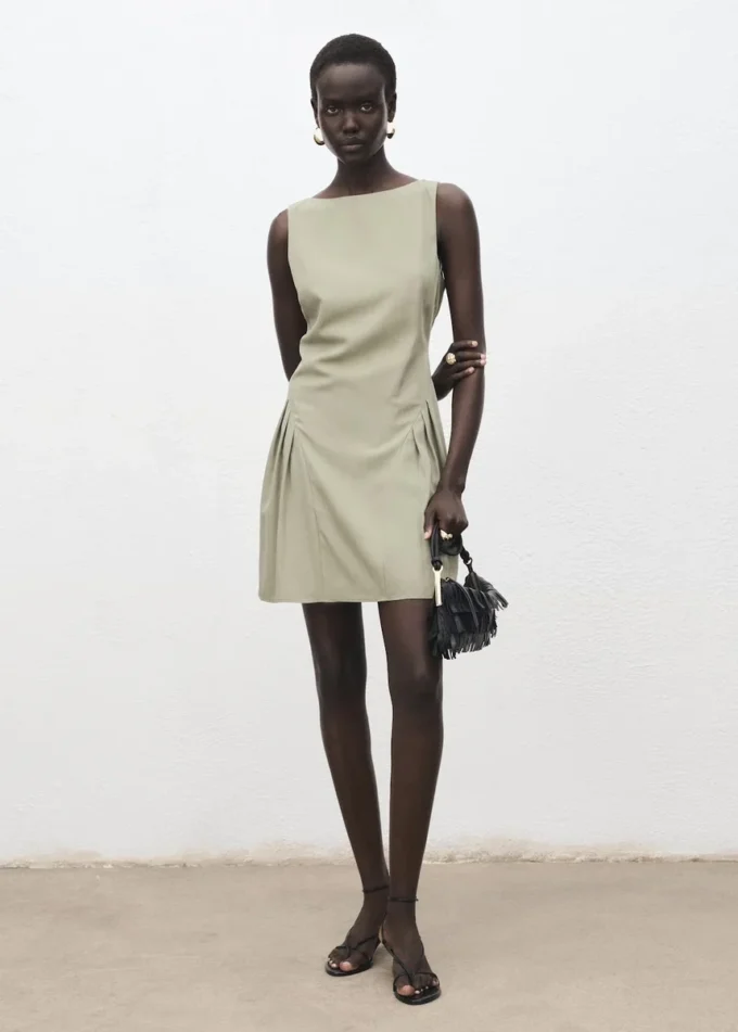 Robe à encolure bateau et plis Robe à encolure bateau et plis