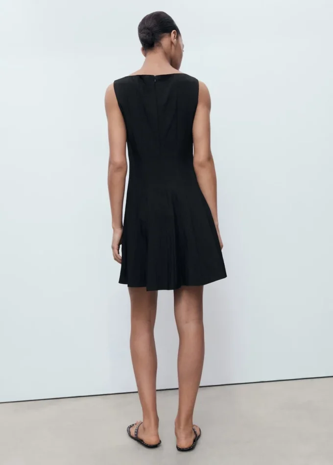 Robe à encolure bateau et plis Robe à encolure bateau et plis