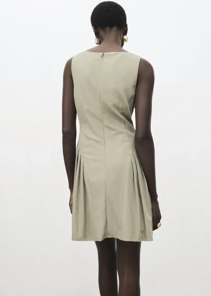 Robe à encolure bateau et plis Robe à encolure bateau et plis
