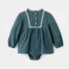 Robe et grenouille avec détails brodés Robe et grenouille avec détails brodés