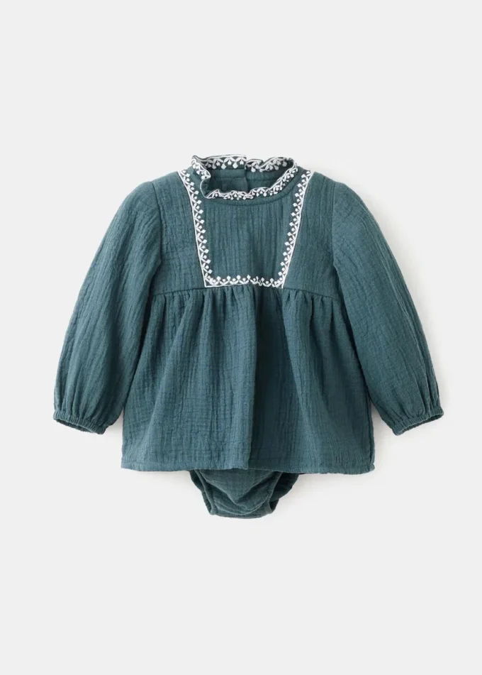 Robe et grenouille avec détails brodés Robe et grenouille avec détails brodés
