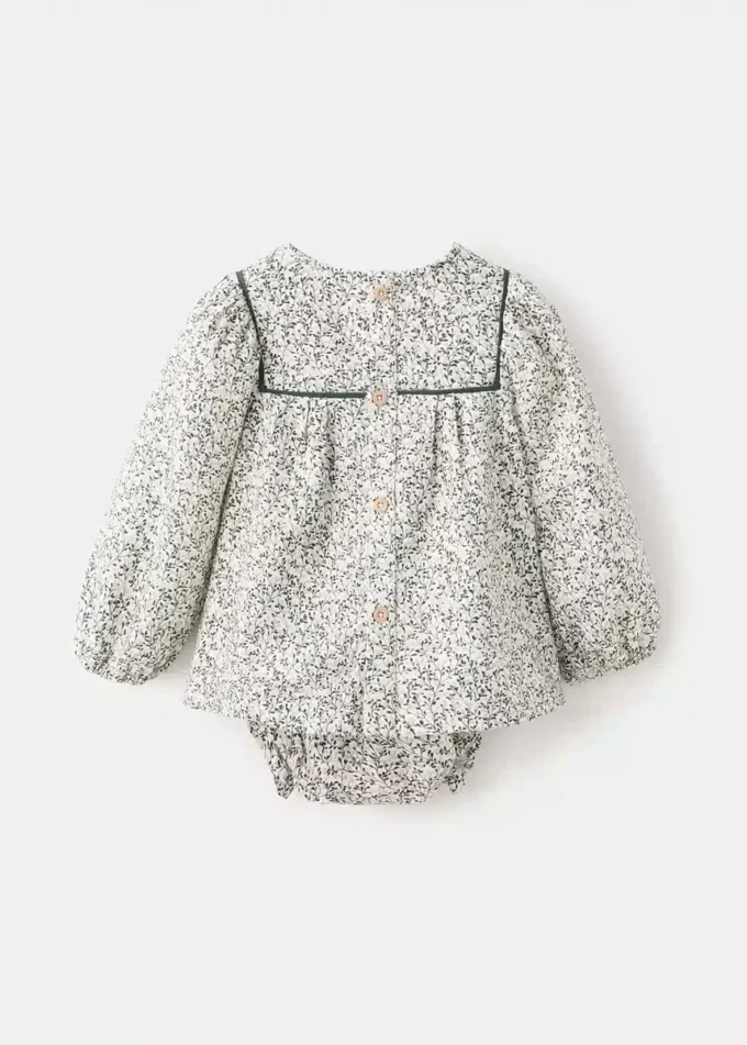 Robe à fleurs et cache-couche Robe à fleurs et cache-couche