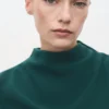 Robe froncée avec encolure drapée Robe froncée avec encolure drapée