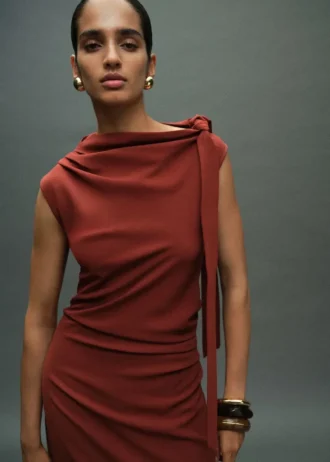 Robe froncée avec nœud