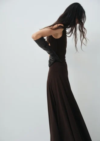 Robe à godets avec ouverture dans le dos