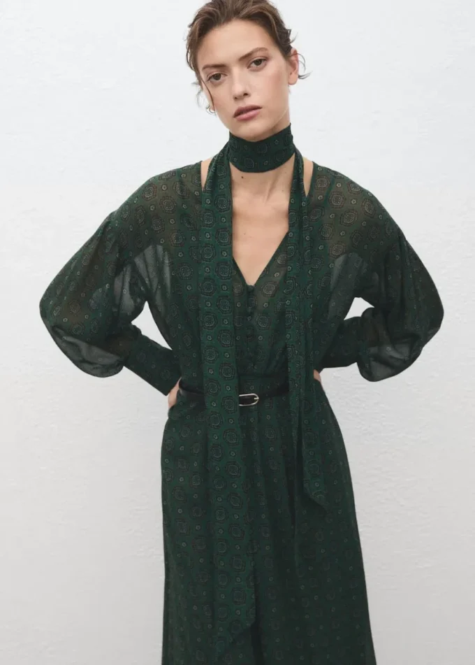 Robe imprimée avec foulard Robe imprimée avec foulard
