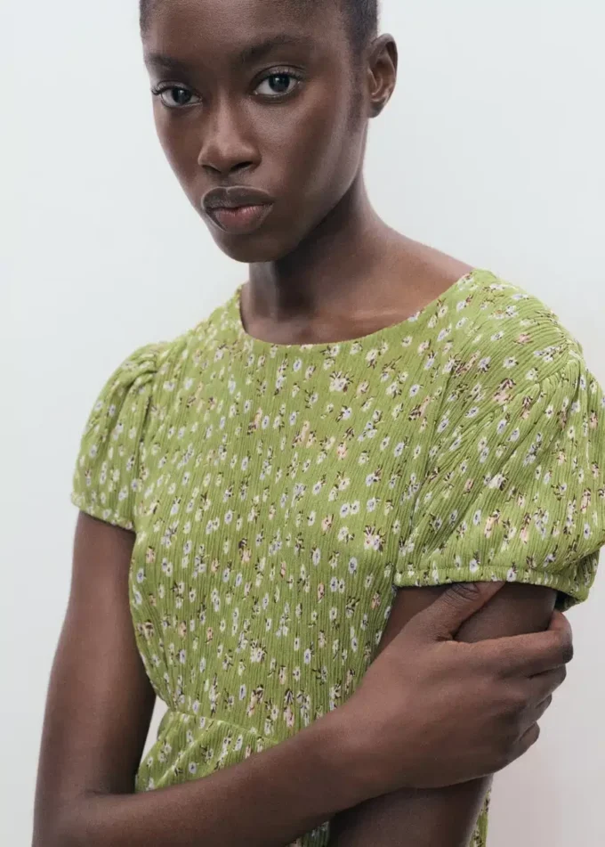 Robe imprimée avec ouverture sur le côté Robe imprimée avec ouverture sur le côté