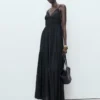 Robe longue avec détails en dentelle Robe longue avec détails en dentelle