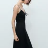Robe longue avec encolure en nœud Robe longue avec encolure en nœud