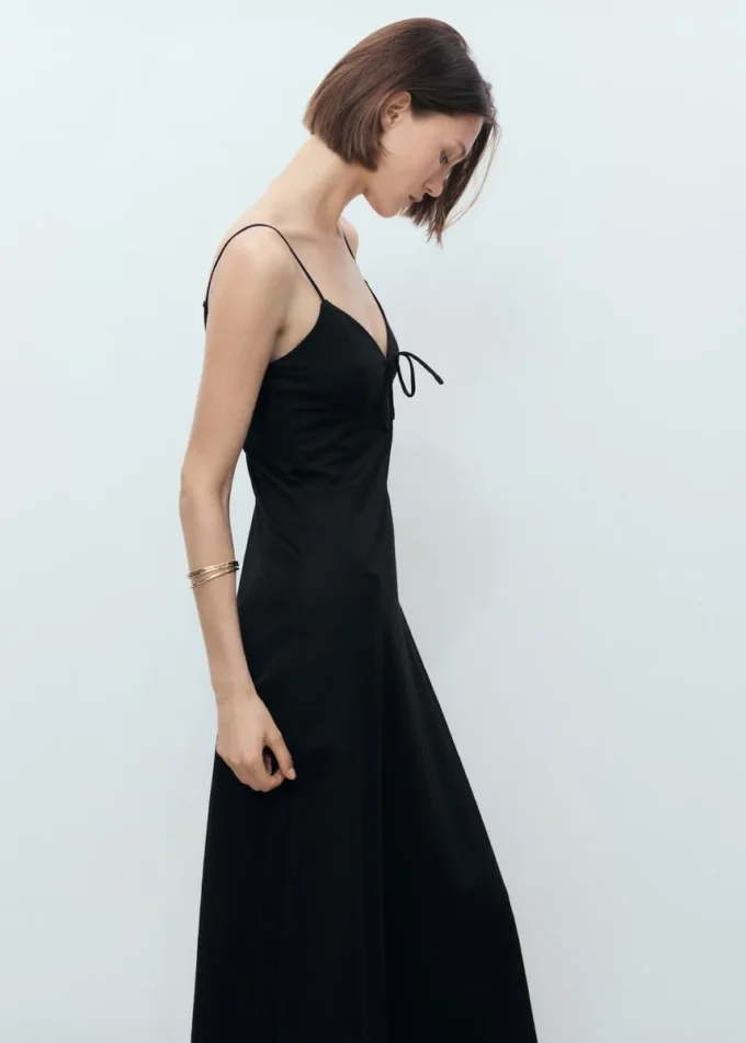Robe longue avec encolure en nœud Robe longue avec encolure en nœud