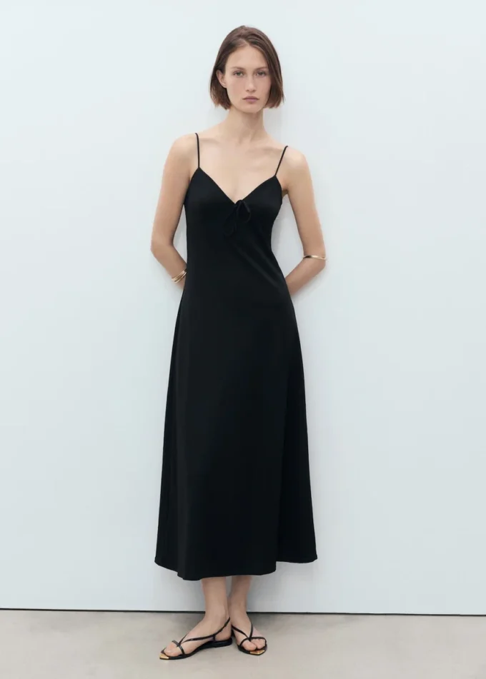 Robe longue avec encolure en nœud Robe longue avec encolure en nœud