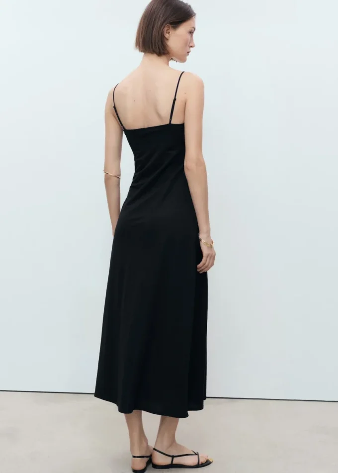 Robe longue avec encolure en nœud Robe longue avec encolure en nœud