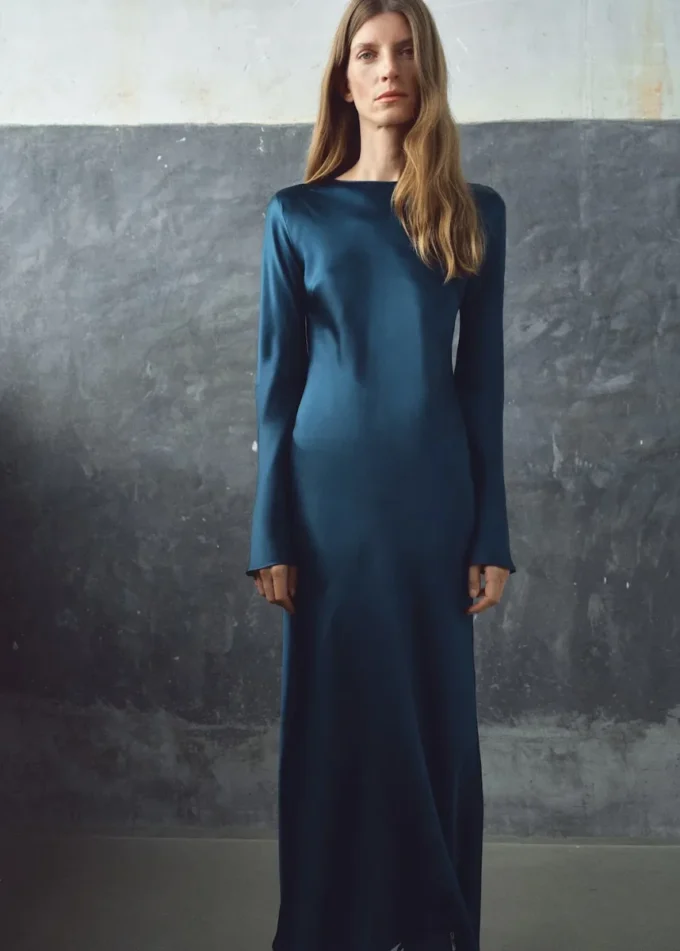 Robe longue en satin Robe longue en satin