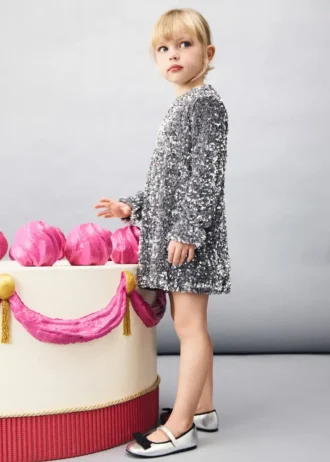 Robe à manches longues et paillettes