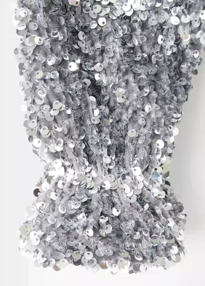 Robe à manches longues et paillettes Robe à manches longues et paillettes