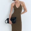 Robe midi avec décolleté dans le dos Robe midi avec décolleté dans le dos