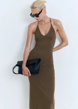 Robe midi avec décolleté dans le dos