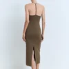 Robe midi avec décolleté dans le dos Robe midi avec décolleté dans le dos