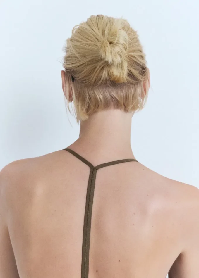 Robe midi avec décolleté dans le dos Robe midi avec décolleté dans le dos