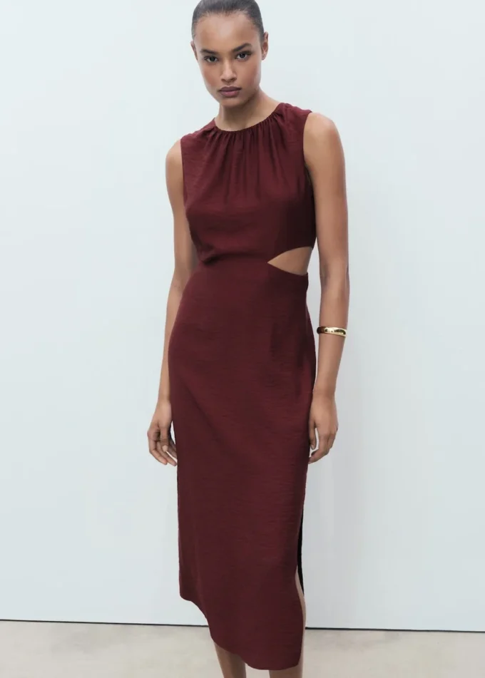 Robe midi avec découpes Robe midi avec découpes
