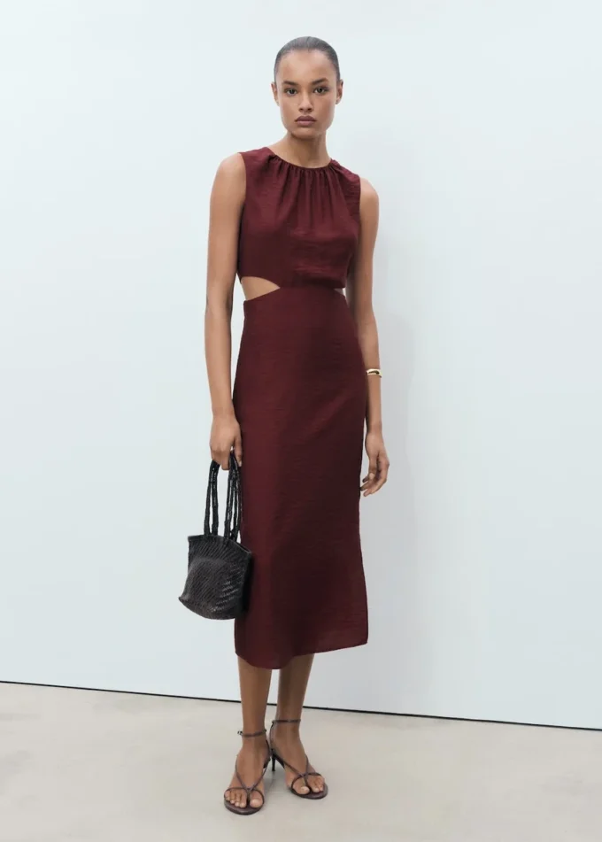 Robe midi avec découpes Robe midi avec découpes