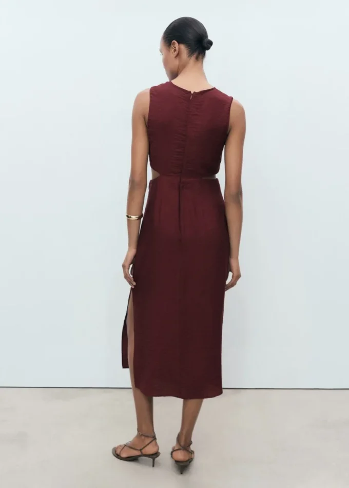Robe midi avec découpes Robe midi avec découpes