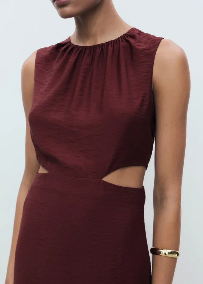 Robe midi avec découpes Robe midi avec découpes
