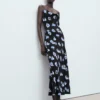 Robe midi avec encolure drapée Robe midi avec encolure drapée