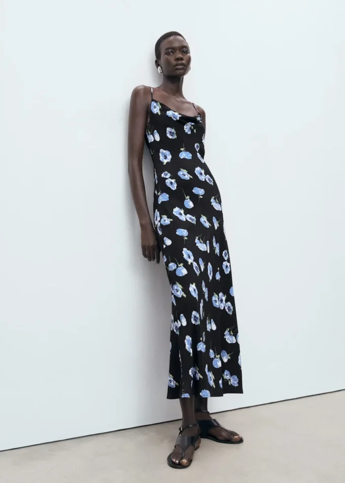 Robe midi avec encolure drapée Robe midi avec encolure drapée