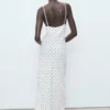 Robe midi avec encolure drapée Robe midi avec encolure drapée