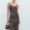 Robe midi froncée à imprimé léopard Robe midi froncée à imprimé léopard