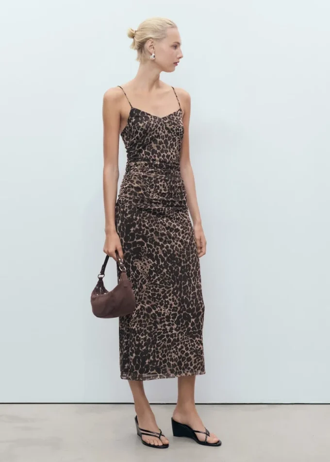 Robe midi froncée à imprimé léopard Robe midi froncée à imprimé léopard