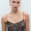 Robe midi froncée à imprimé léopard Robe midi froncée à imprimé léopard