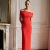 Robe à épaules dénudées avec fente Robe à épaules dénudées avec fente