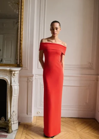 Robe à épaules dénudées avec fente Robe à épaules dénudées avec fente