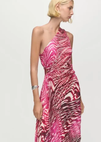 Robe plissée asymétrique avec ouverture