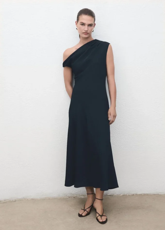 Robe trapèze à encolure asymétrique Robe trapèze à encolure asymétrique