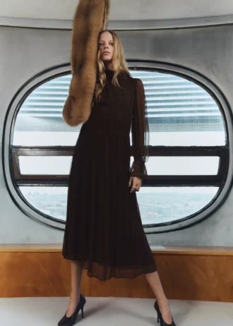 Robe à volants et manches bouffantes