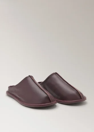 Sabots en cuir avec détails cousus