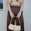 Sac à bandoulière avec fermeture à crochet Sac à bandoulière avec fermeture à crochet