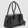 Sac à bandoulière en cuir avec breloques Sac à bandoulière en cuir avec breloques